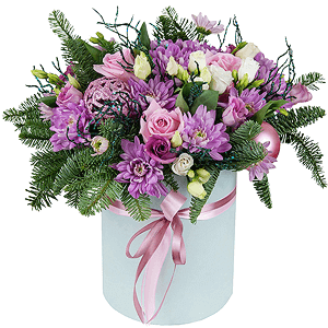 Baltica Pink Spray Chrysanthemum - 2, lisianthus - 2, Pink rose 50 cm - 5, Purple Lisianthus (Eustoma) - 2, Round flower box medium, Oasis, Ribbon, Spruce branches (1pc.), Christmas decor (set)