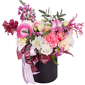 Ranunculus Pink - 1, Freesia - 1, Alstromeria white, soft pink - 2, Pink carnation - 2, Spray rose: white, cream, light pink 50 cm - 3, lisianthus - 1, Baltica White Spray Chrysanthemum - 1, Pink tulip - 1, Round flower box small , Oasis, Waxflower (1 pc.), Dried flowers decor, Wrapping Paper, Eucalyptus