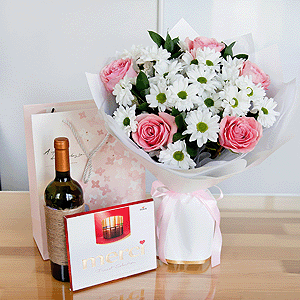 Gift set "Provence Aroma with non-alcoholic wine and candies" with delivery Novokuznetsk