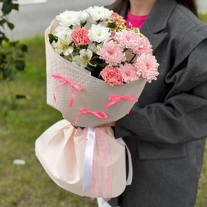 Bouquet "Pink Dawn" with spray chrysanthemums and alstroemeria with delivery Novokuznetsk