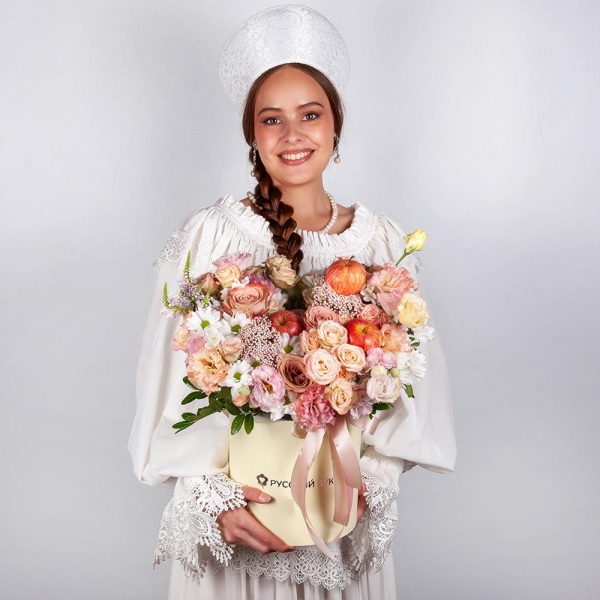 Bacardi White Spray Chrysanthemum - 2, Spray rose: white, cream, light pink 50 cm - 5, Роза Тоффи - 5, Pink Lisianthus (Eustoma) - 2, Round flower box medium, Oasis, Veronica spray, Ozotamnus, Pistachio,  Raspberry branch, Apple, 1 pc., Ribbon