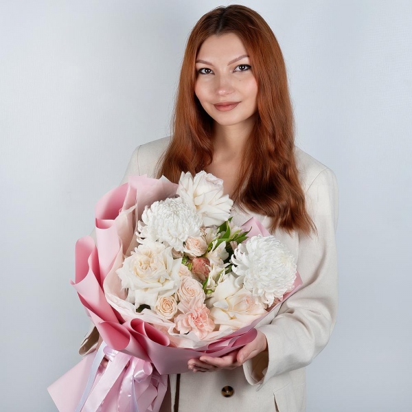Chrysanthemum white Bigoudi - 2, Peony style roses - 3, Carnation white, cream - 5, Baltica White Spray Chrysanthemum - 1, Alstromeria white, soft pink - 5, Peony sprayrose - 3, Wrapping Paper