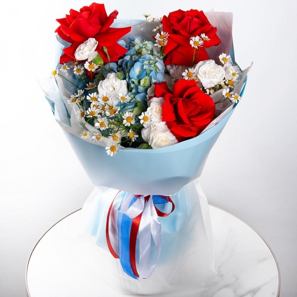 Red rose Nina 50 cm - 5, Blue/purple hydrangea - 1, Chamomile - 2, White spray carnation - 3, Bacardi White Spray Chrysanthemum - 1, Wrapping Paper