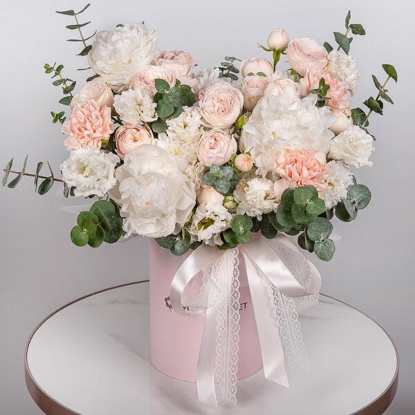 Peony white - 3, Peony sprayrose - 3, Carnation white, cream - 5, Baltica White Spray Chrysanthemum - 2, lisianthus - 3, Round flower box small , Oasis, Eucalyptus, Ribbon