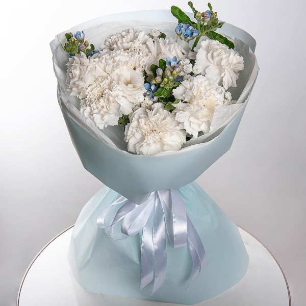 Carnation white, cream - 11, lisianthus - 2, Baltica White Spray Chrysanthemum - 2, Oksipetalum, Wrapping Paper