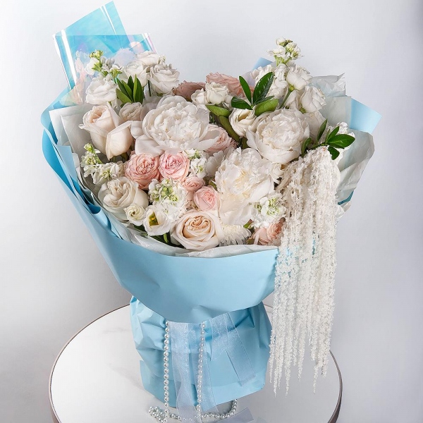 Peony white - 3, Peony style roses - 3, White rose 50 cm Ecuador - 5, White Matthiola - 11, Peony sprayrose - 3, Baltica White Spray Chrysanthemum - 4, lisianthus - 3, Pittosporum, Decorative element small, Wrapping Paper, Amaranth stabilized