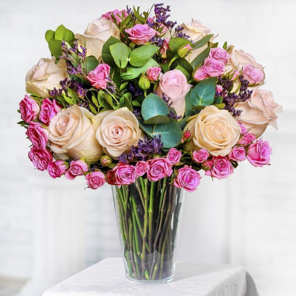 Rose Cream 50 cm - 11, Bright pink spray rose mix, 50 cm - 9, Limonium (1 pc.), Pistachio, Eucalyptus populus (1 pc.), Sisal, Ribbon