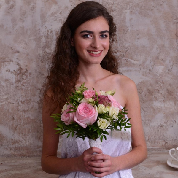 Peony rose pink 'OHara' - 7, lisianthus - 3, Sedum, Pistachio, Ribbon