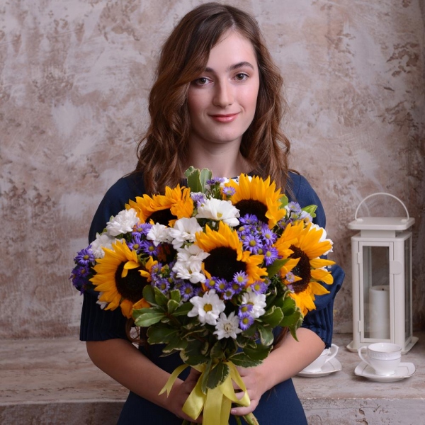 Sunflower - 5, Bacardi White Spray Chrysanthemum - 7, Lilac aster - 3, Pittosporum, Ribbon