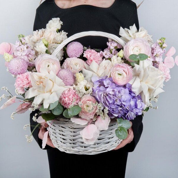 Momoko Chrysanthemum - 3, Blue/purple hydrangea - 1, Peony style roses - 9, Ranunculus Pink - 5, Matthiola Lilac - 3, lisianthus - 2, Pink carnation - 15, Medium Basket, Oasis, Limonium (1 pc.), Dried flowers in assortment, Eucalyptus