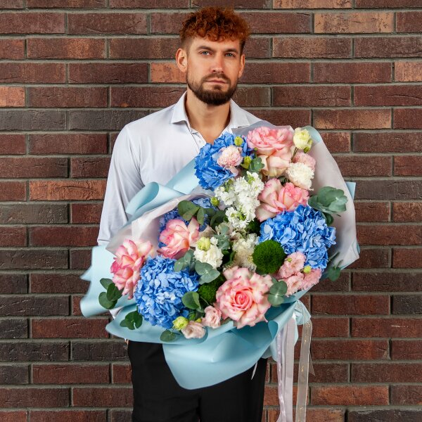 Blue/purple hydrangea - 4, White Matthiola - 2, lisianthus - 4, Pink Lisianthus (Eustoma) - 3, Rose Esperance - 5, Green carnation - 3, Eucalyptus Cinerea, Wrapping Paper