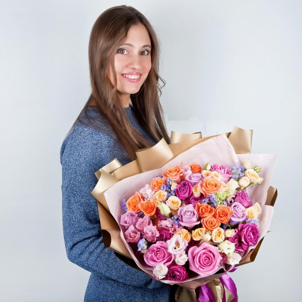 Pink rose 50 cm - 15, Spray rose: yellow, orange 50 cm - 3, Pink Lisianthus (Eustoma) - 5, Spray rose: white, cream, light pink 50 cm - 4, Bright pink spray rose mix, 50 cm - 5, Blue Statice, Wrapping Paper