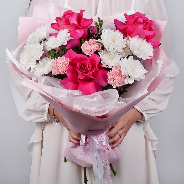 Pink rose 70 cm Ecuador  - 4, Baltica White Spray Chrysanthemum - 4, Pink carnation - 5, Pistachio, Wrapping Paper