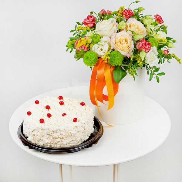Rose Cream 50 cm - 3, Athos pom Feeling Green - 2, lisianthus - 2, Pink spray carnation - 2, Round flower box small , Oasis, Film, Solidago (1 pc.), Pistachio, Ribbon, Cake in assortment