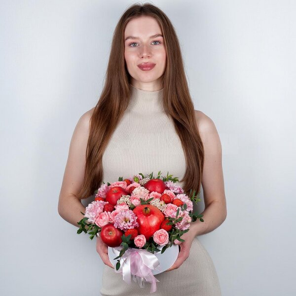 Peony sprayrose - 3, Pink Lisianthus (Eustoma) - 2, Round flower box medium, Oasis, Ozotamnus, Eucalyptus, Apple, 1 pc., Pomegranate, Fresas 250 g, Wooden skewer, Wrapping Paper