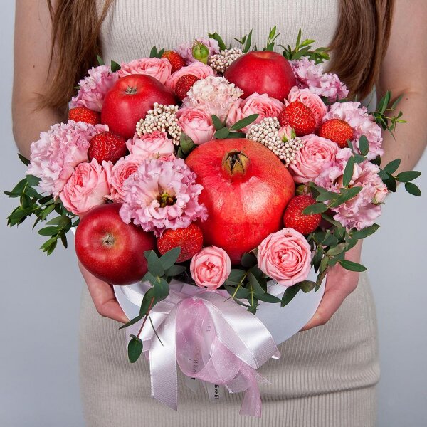 Peony sprayrose - 3, Pink Lisianthus (Eustoma) - 2, Round flower box medium, Oasis, Ozotamnus, Eucalyptus, Apple, 1 pc., Pomegranate, Fresas 250 g, Wooden skewer, Wrapping Paper